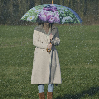 Regenschirm mit Blumen